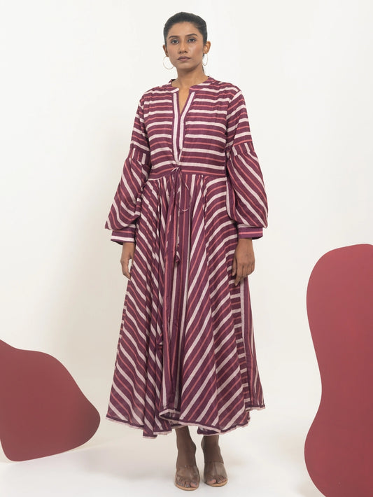 स्कार्लेट वेव गैदरेड ड्रेस