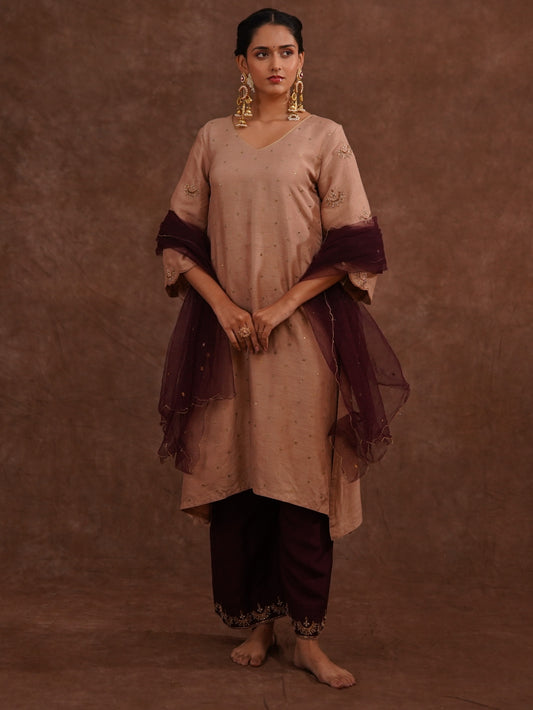 Mrigja Chand Kurta Set