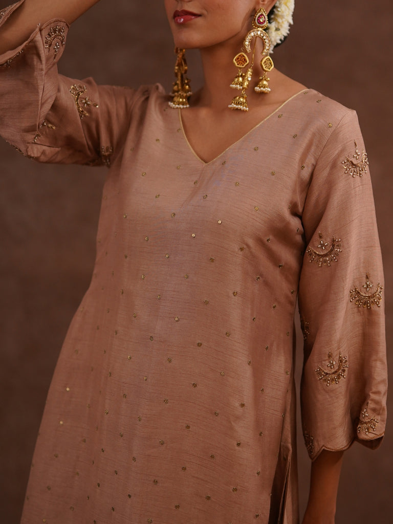 Woman wearing a brown traditional outfit 
