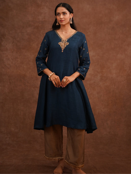 Neelkanthi Kurta Set